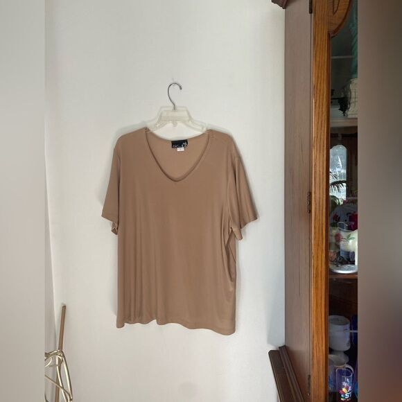 Plus size Nude tan short sleeve top size 2X - Picture 2 of 6